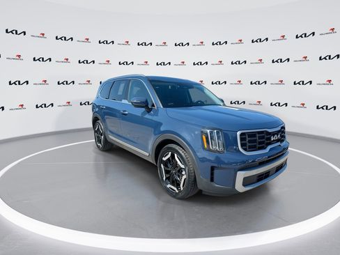 Used 2023 Kia Telluride S w/ S Sunroof Package FWD image 2