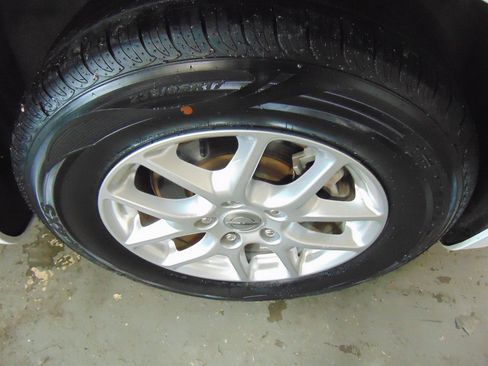 Used 2023 Chrysler Pacifica Touring-L image 6