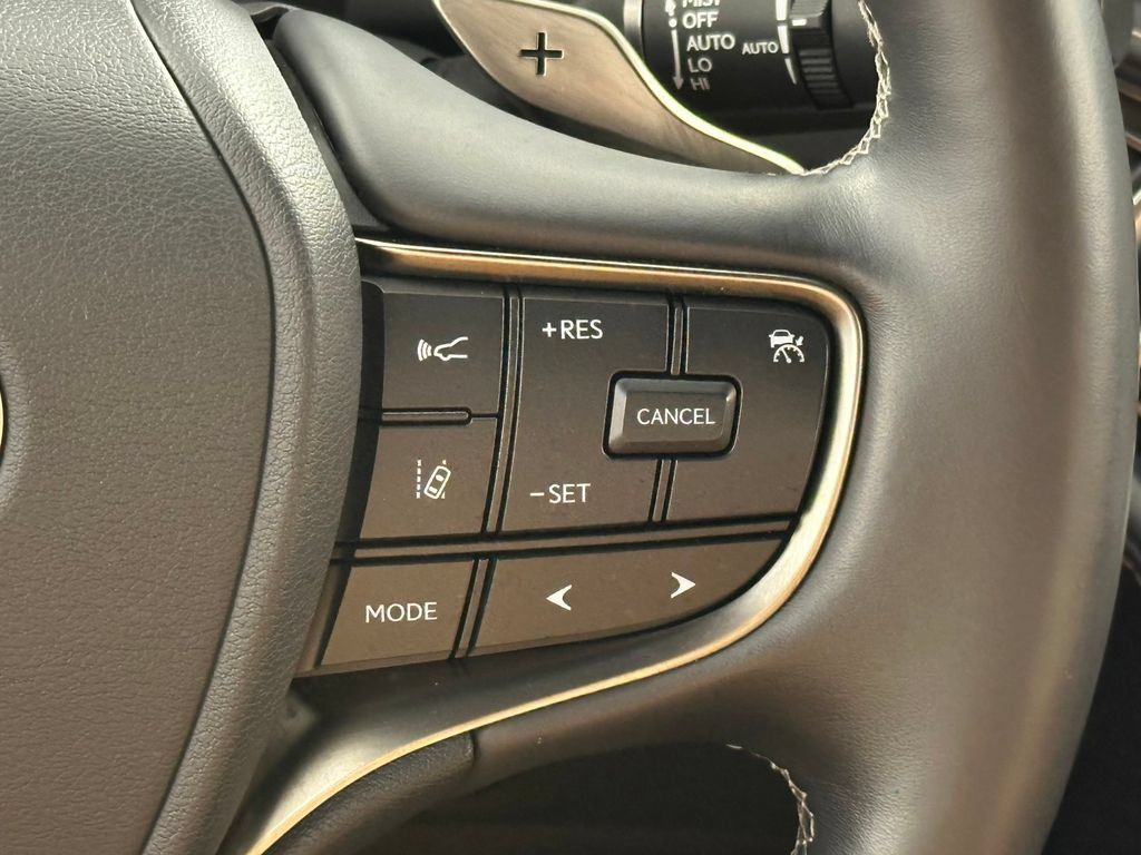 Used 2022 Lexus LS 500 AWD image 31