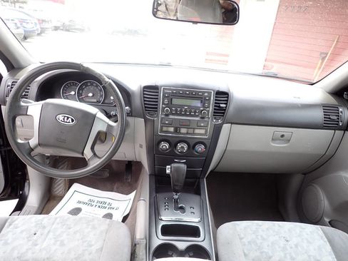 Used 2008 Kia Sorento 2WD image 10