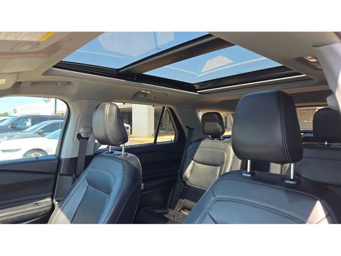 Used 2024 Ford Explorer Limited w/ Limited Technology Package RWD image 39