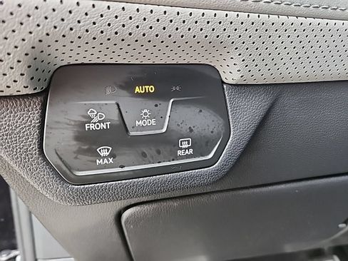 Used 2024 Volkswagen Atlas Peak Edition SEL AWD/4WD image 16