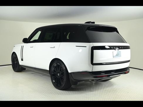 Used 2025 Land Rover Range Rover Long Wheelbase SE image 3