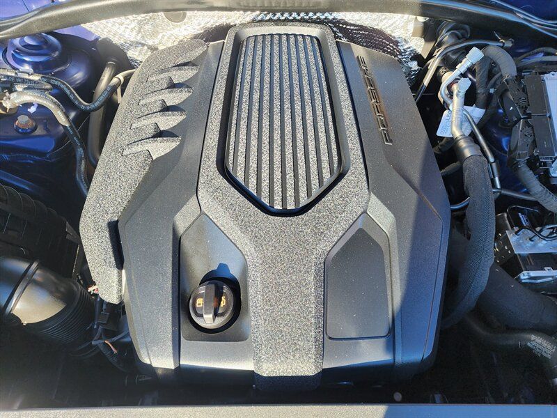 Used 2022 Porsche Macan AWD/4WD image 11