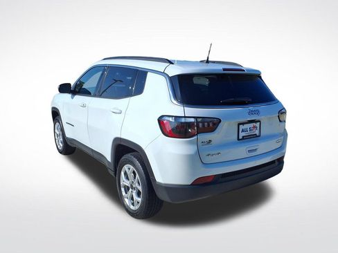 Used 2025 Jeep Compass Latitude AWD/4WD image 6