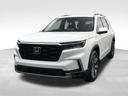 New 2025 Honda Pilot Touring image 3
