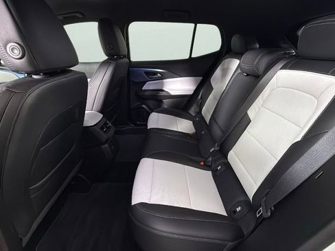 Used 2025 Chevrolet Equinox EV LT image 27