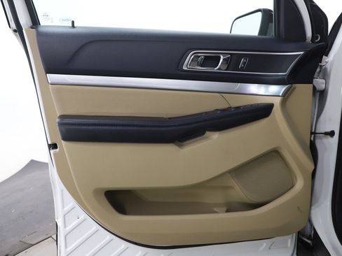 Used 2016 Ford Explorer XLT w/ Equipment Group 202A image 21