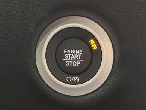 New 2026 Chrysler Pacifica Limited w/ Uconnect Theater Family Group image 40