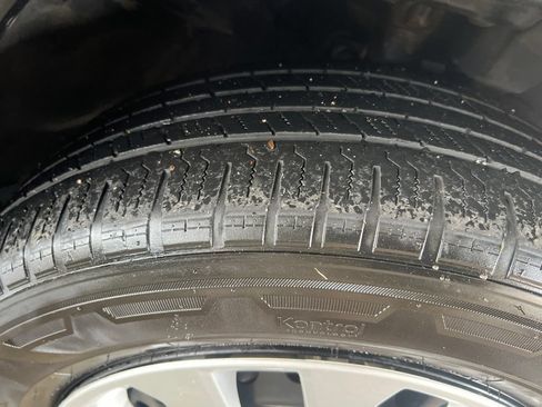 Used 2018 Nissan Rogue S AWD/4WD image 40