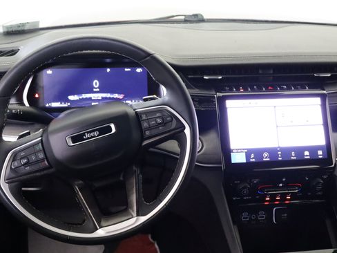 Used 2023 Jeep Grand Cherokee Limited image 18