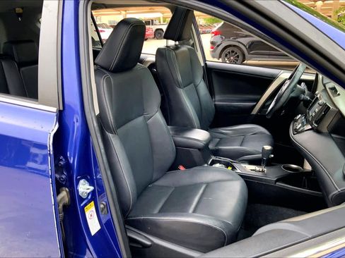 Used 2015 Toyota RAV4 Limited w/ Technology Package image 9