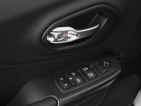 Used 2016 Jeep Cherokee Trailhawk w/ Comfort/Convenience Group image 14