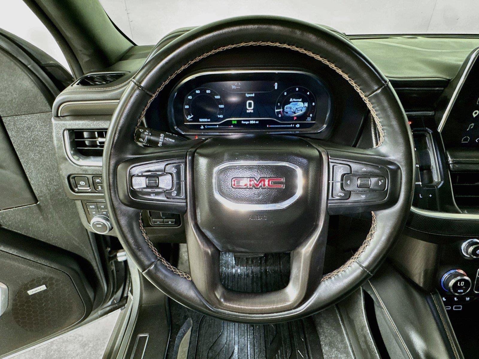Used 2024 GMC Yukon XL AT4 w/ Technology Package AWD/4WD image 9