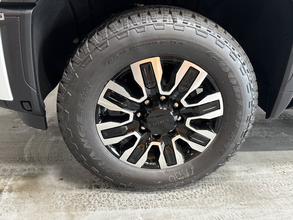 New 2026 GMC Sierra 3500 Denali Ultimate AWD/4WD image 9