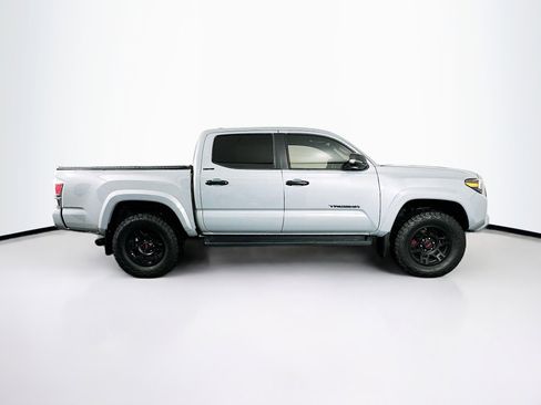 Used 2020 Toyota Tacoma Limited image 10
