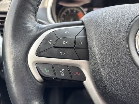 Used 2016 Jeep Cherokee Trailhawk w/ Comfort/Convenience Group AWD/4WD image 18