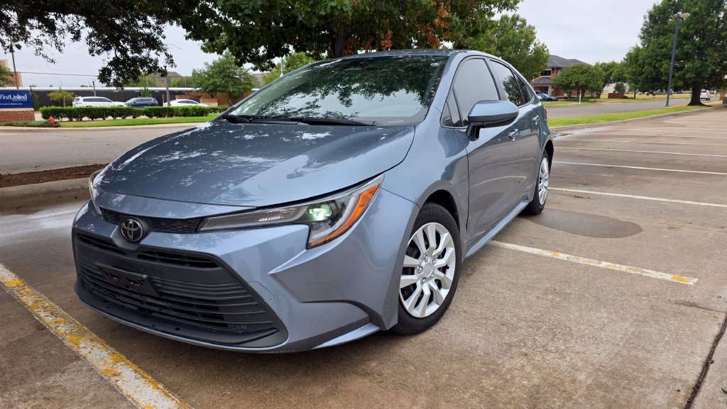Used 2023 Toyota Corolla LE FWD image 2