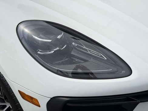 Certified 2025 Porsche Macan image 11