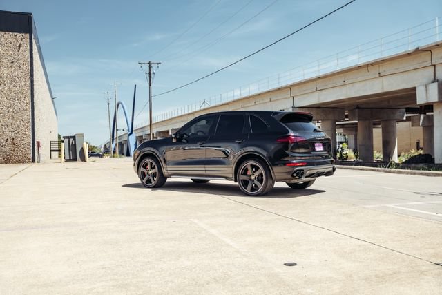 Used 2016 Porsche Cayenne Turbo AWD/4WD image 20