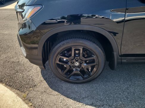Certified 2024 Honda Passport Black Edition image 9