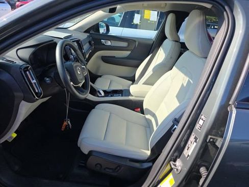 Used 2026 Volvo XC40 B5 Plus AWD/4WD image 5