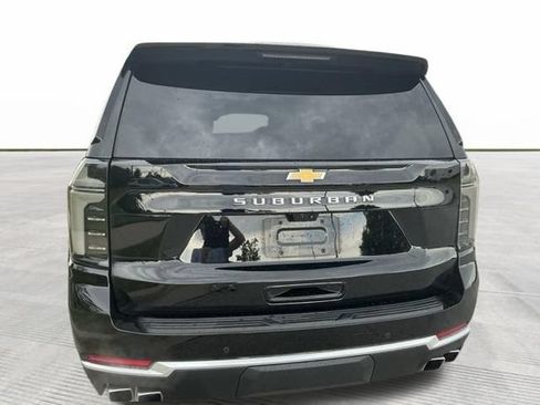 Used 2025 Chevrolet Suburban High Country AWD/4WD image 9