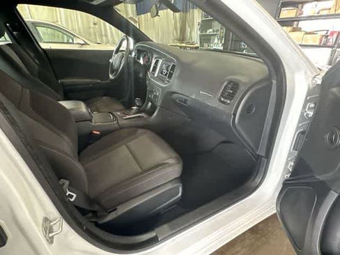 Used 2020 Dodge Charger SXT w/ Blacktop Package image 37