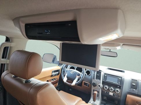 Used 2014 Toyota Sequoia Platinum RWD image 30