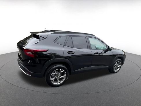 Used 2025 Chevrolet Trax LT w/ LT Convenience Package FWD image 15