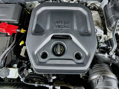 Used 2025 Jeep Wrangler Sahara AWD/4WD image 31