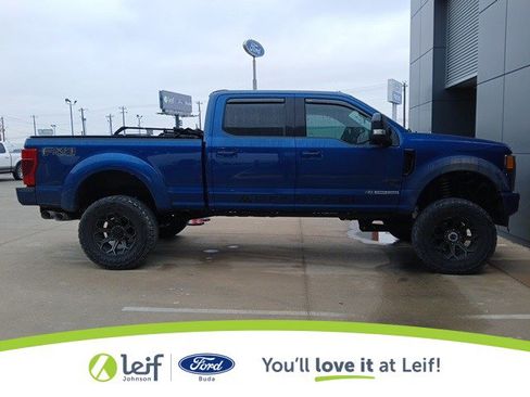 Used 2022 Ford F250 Lariat w/ Black Appearance Package image 4