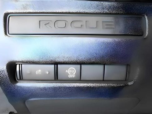 Used 2025 Nissan Rogue S FWD image 10