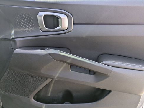 Used 2024 Kia Sorento S image 33