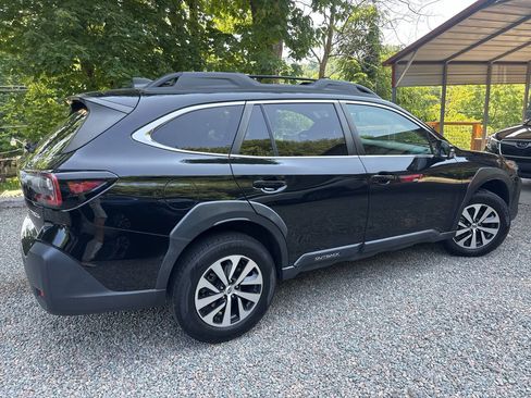 Used 2023 Subaru Outback Premium AWD/4WD image 7