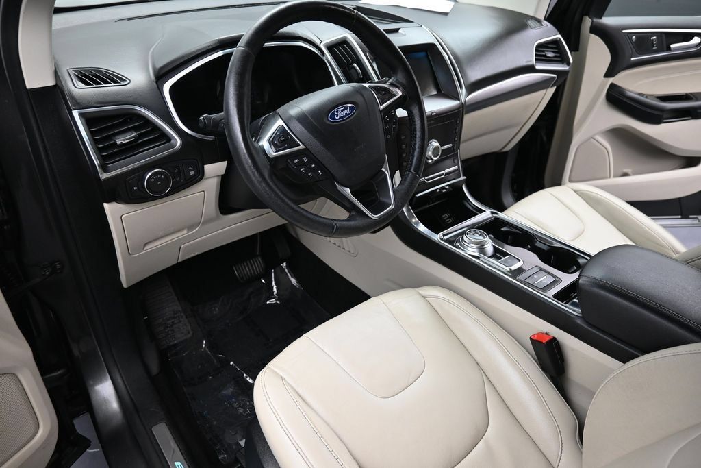 Used 2020 Ford Edge Titanium AWD/4WD image 12