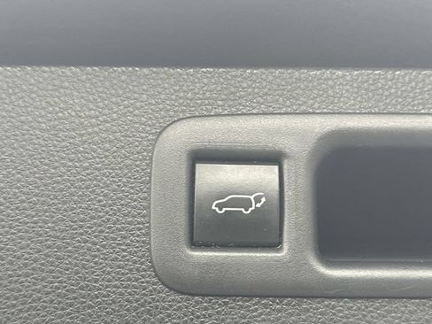 Used 2023 Toyota Highlander LE AWD/4WD image 22