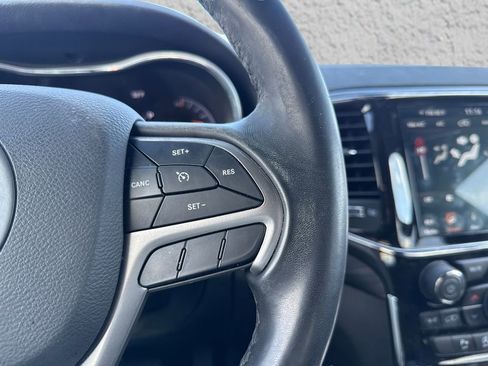 Used 2022 Jeep Grand Cherokee Laredo E image 16