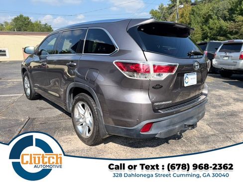 Used 2015 Toyota Highlander Limited w/ Driver Technology Package FWD image 9