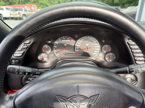 Used 2000 Chevrolet Corvette Convertible w/ Performance Handling Pkg RWD image 23