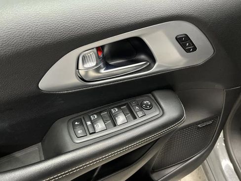Used 2020 Chrysler Pacifica Limited w/ Advanced Safetytec Group image 29