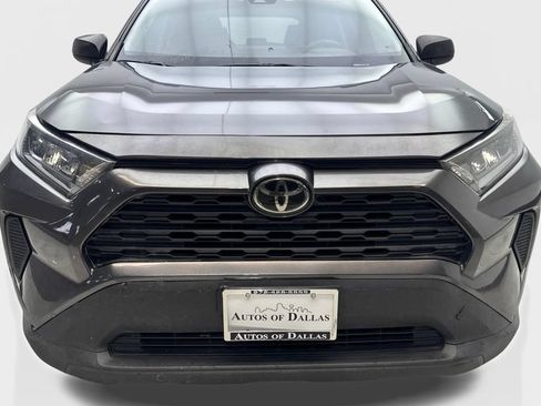 Used 2021 Toyota RAV4 LE FWD image 3