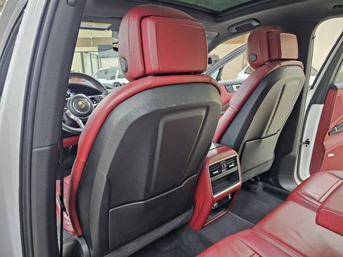 Used 2020 Porsche Cayenne E-Hybrid image 27