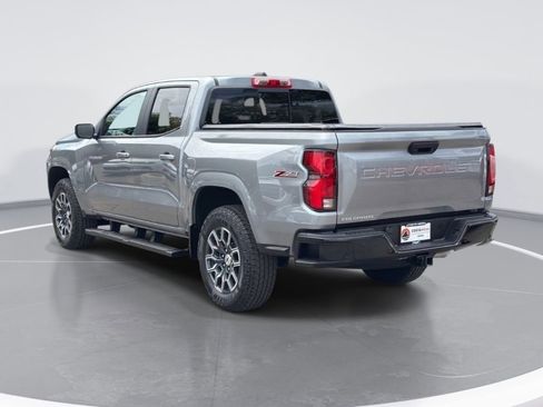Used 2025 Chevrolet Colorado Z71 w/ Technology Package AWD/4WD image 5