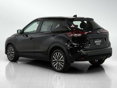 Used 2023 Nissan Kicks SV image 3