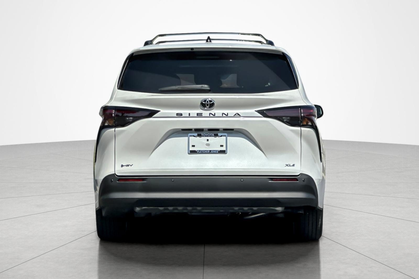 Certified 2026 Toyota Sienna XLE FWD image 4