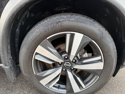 Used 2023 Nissan Rogue SL w/ SL Premium Package image 36