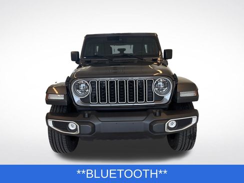 Used 2025 Jeep Wrangler Unlimited Sahara AWD/4WD image 6