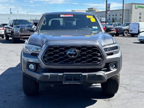 Used 2023 Toyota Tacoma TRD Off-Road w/ Technology Package AWD/4WD image 2