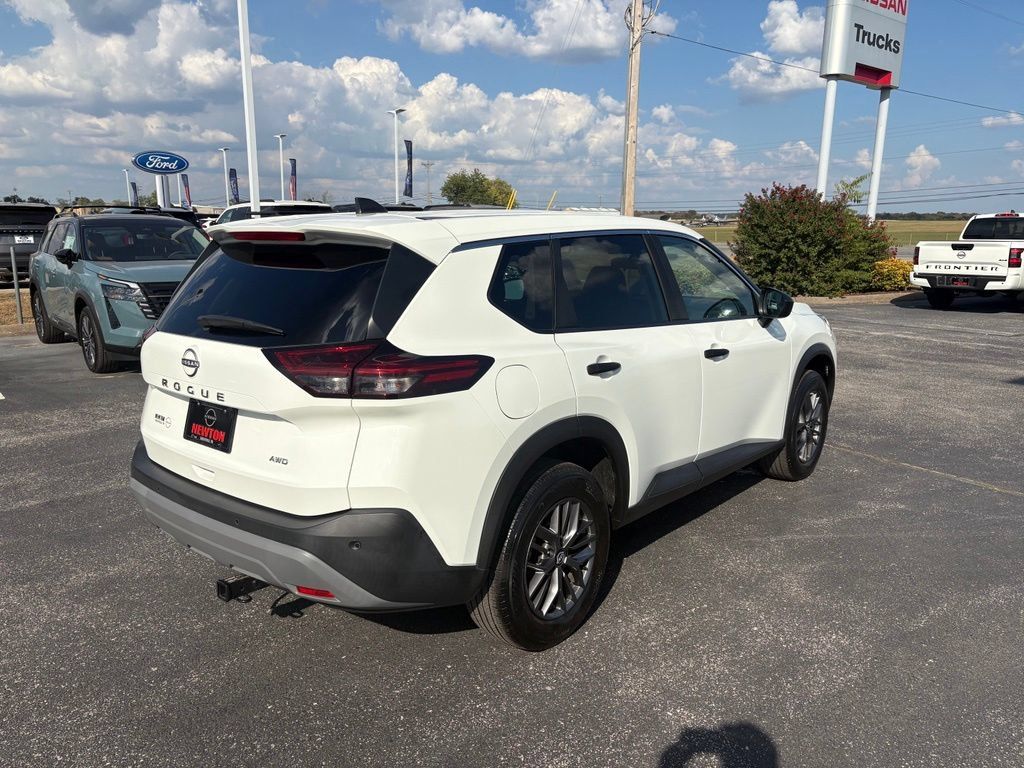 Used 2023 Nissan Rogue S AWD/4WD image 5
